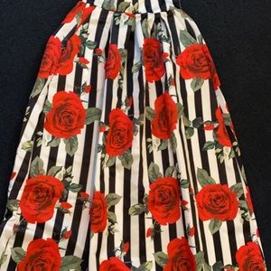 SOLD Beautiful maxi skirt never worn!!